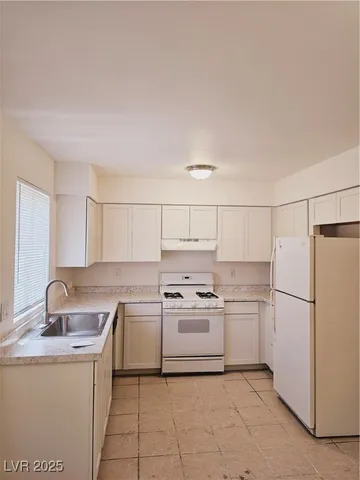 $1,190 | 7066 Burcot Avenue, Unit C61, Las Vegas, NV 89156