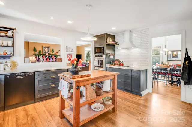 $657,900 | 616 Erkwood Drive, Hendersonville, NC 28739