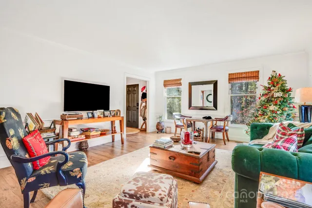 $657,900 | 616 Erkwood Drive, Hendersonville, NC 28739