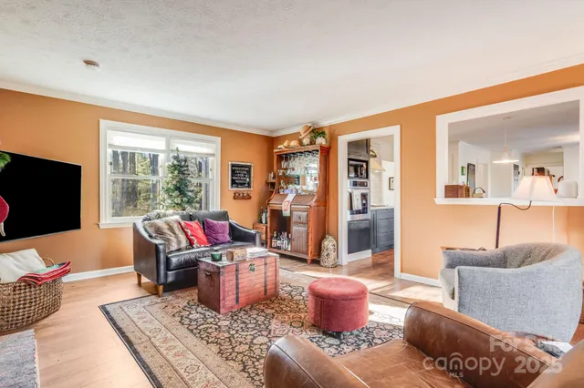 $657,900 | 616 Erkwood Drive, Hendersonville, NC 28739