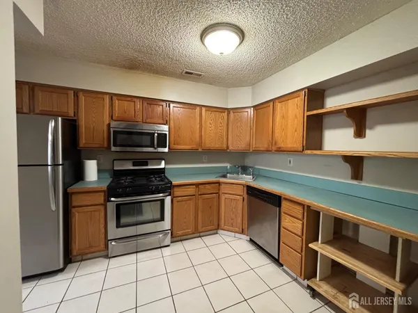 $2,700 | 62 Colleen Court, Kendall Park, NJ 08824