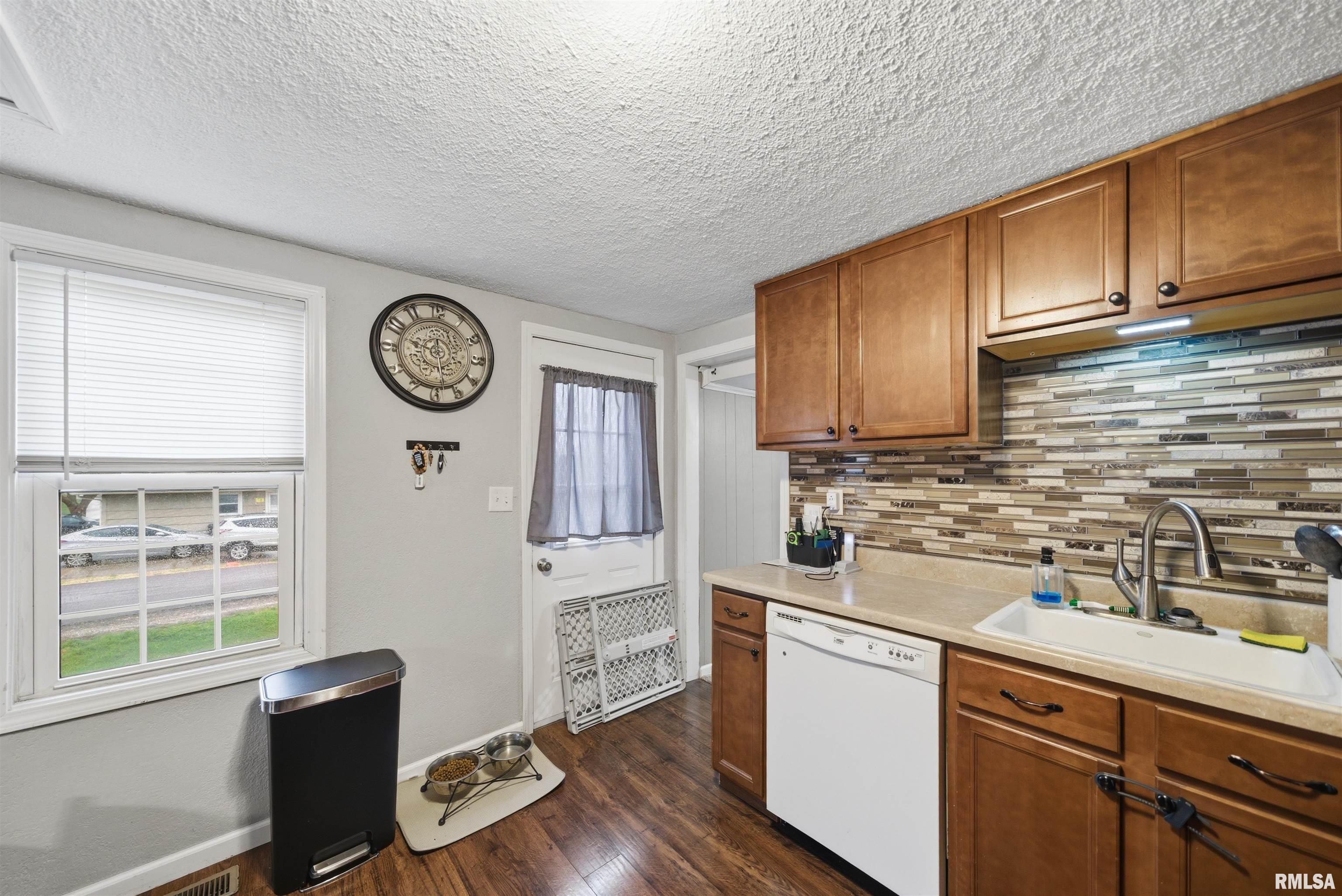 121 Bess Street Washington, IL 61571 - Photo 11 of 31