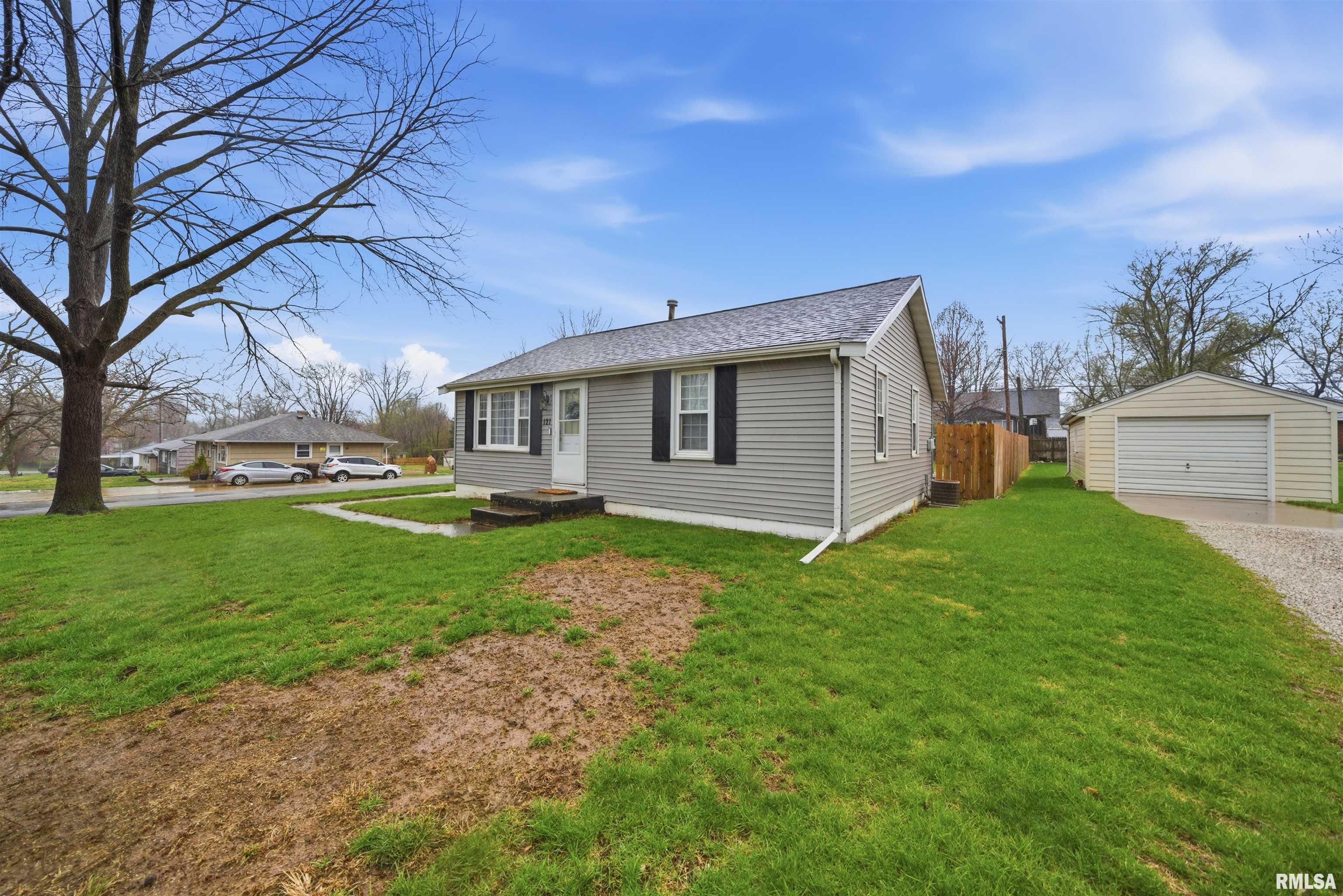 121 Bess Street Washington, IL 61571 - Photo 2 of 31