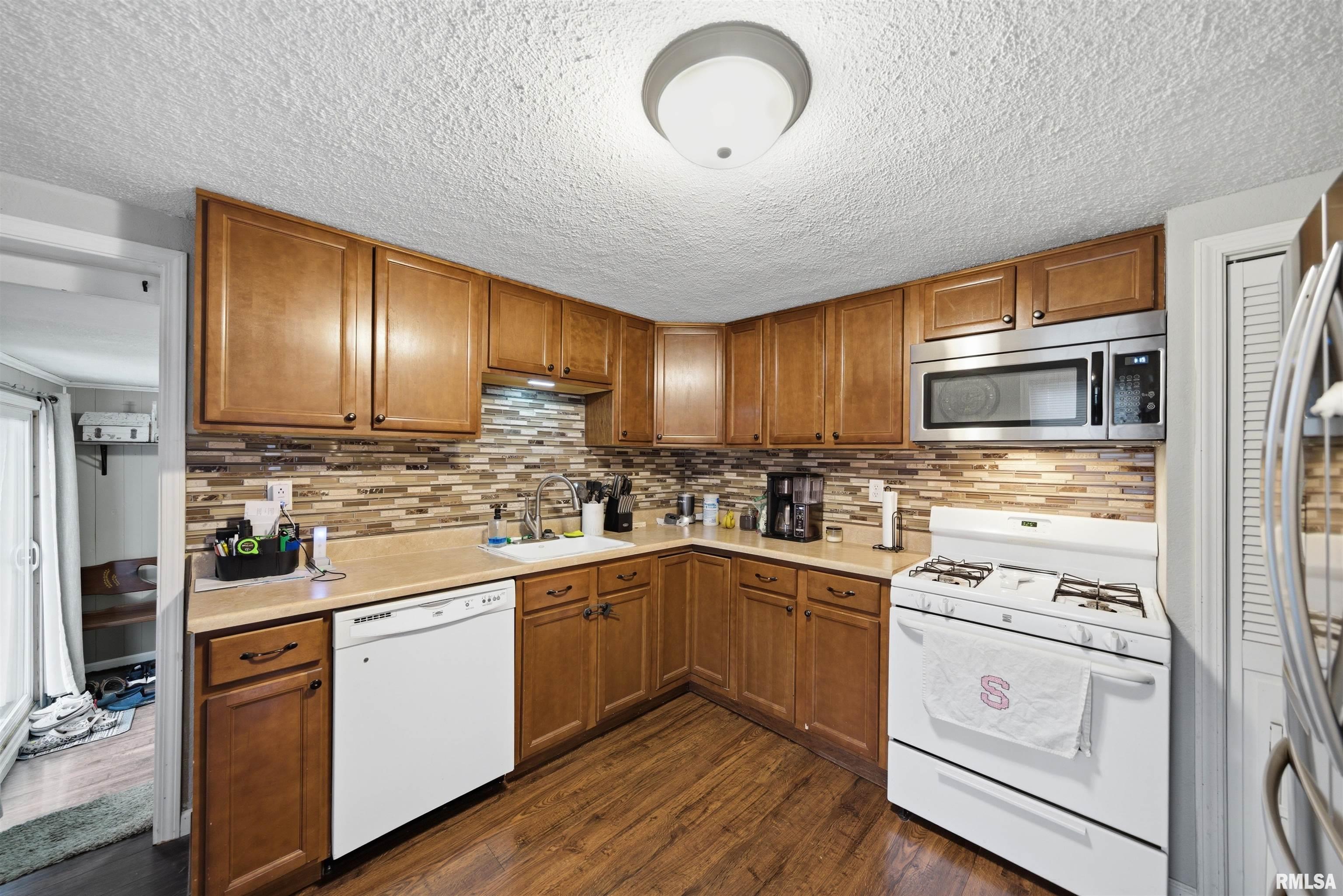 121 Bess Street Washington, IL 61571 - Photo 9 of 31