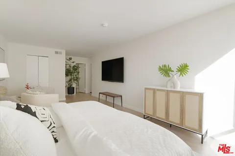 $5,300 | 429 North Oakhurst Drive, Unit 203, Beverly Hills, CA 90210