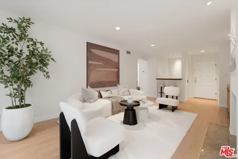 $5,300 | 429 North Oakhurst Drive, Unit 203, Beverly Hills, CA 90210