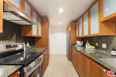 $5,300 | 429 North Oakhurst Drive, Unit 203, Beverly Hills, CA 90210