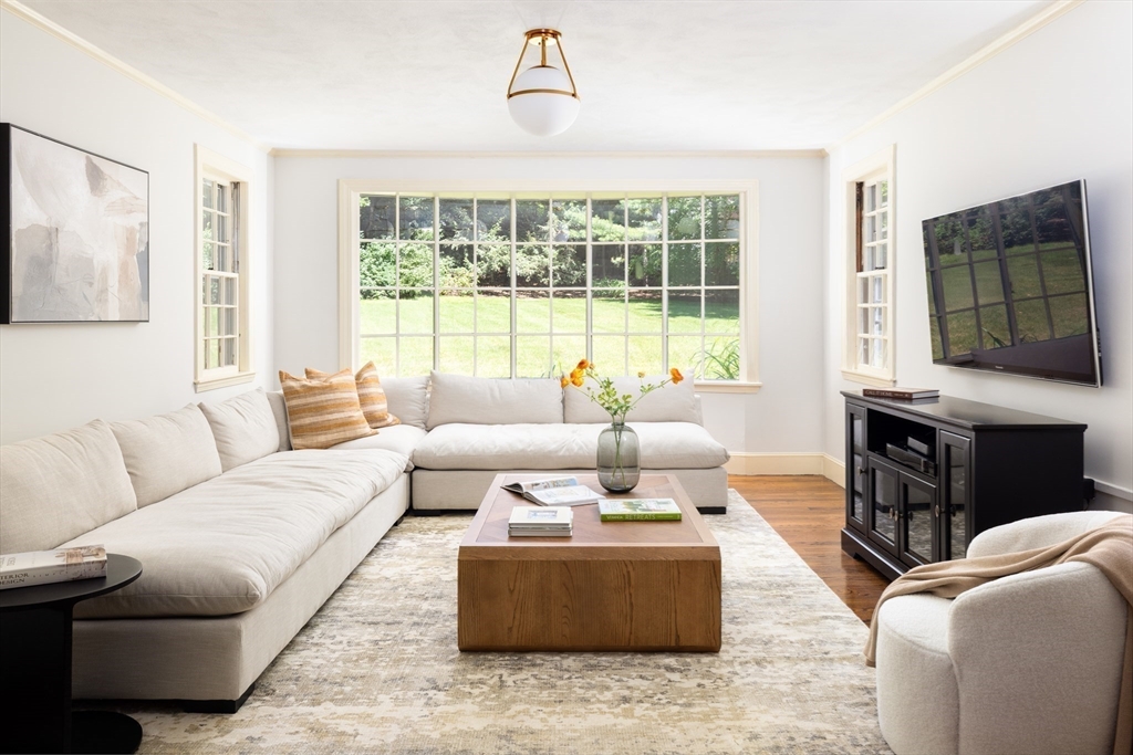 67 Annawan Road Newton, MA 02468 - Photo 5 of 19