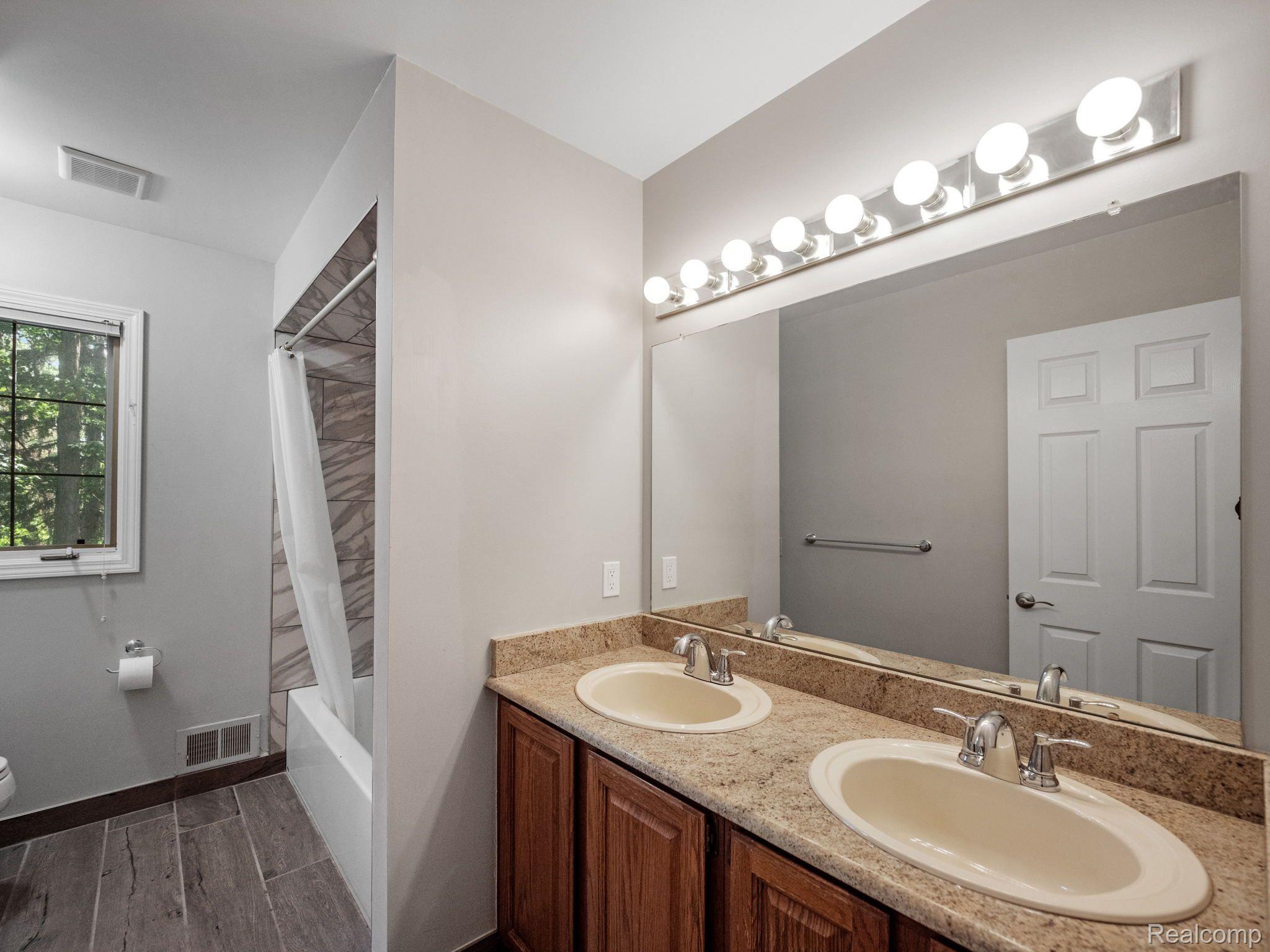 1290 Grandview Drive Rochester, MI 48306 - Photo 23 of 32 Gallery Image 23
