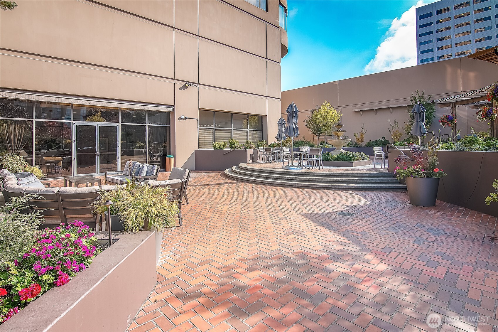 1301 Spring Street, Unit 8C Seattle, WA 98104 - Photo 9 of 31