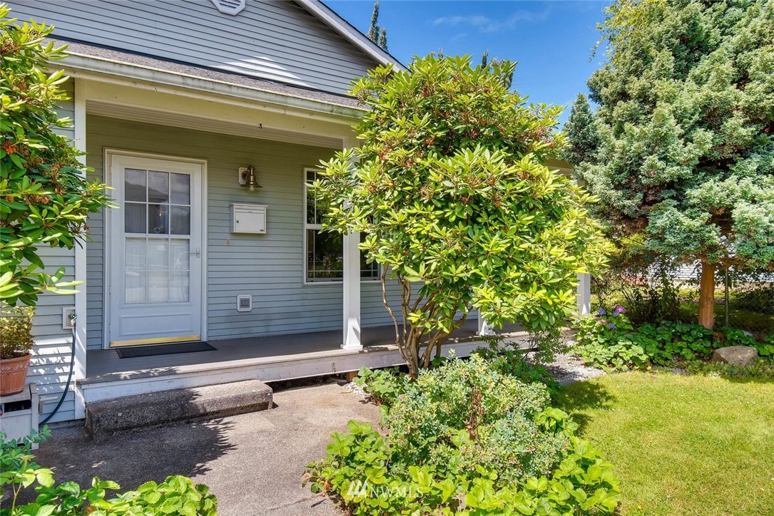 2406 State Street Everett, WA 98201 - Photo 2 of 25