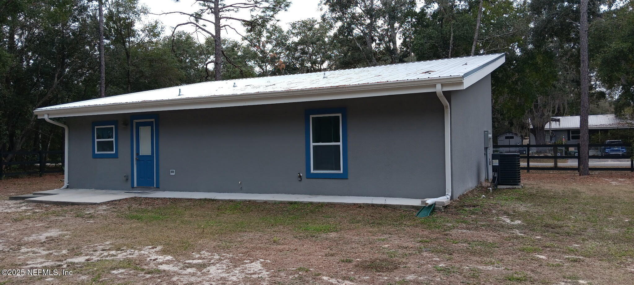 302 Azealea Avenue Interlachen, FL 32148 - Photo 3 of 38 a backyard of a house
