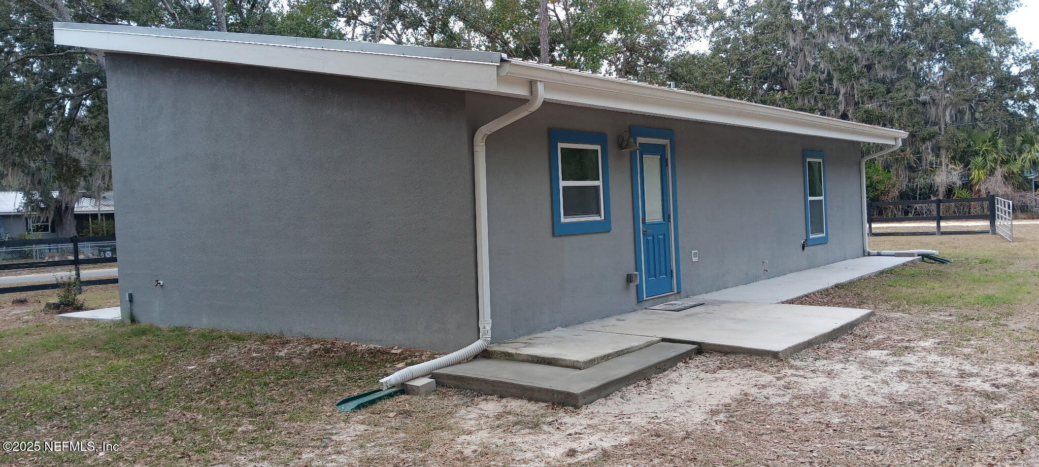 302 Azealea Avenue Interlachen, FL 32148 - Photo 34 of 38 a backyard of a house