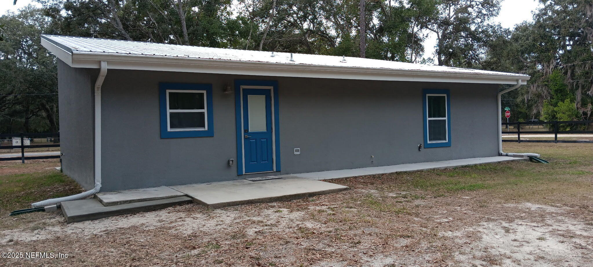 302 Azealea Avenue Interlachen, FL 32148 - Photo 36 of 38 a backyard of a house