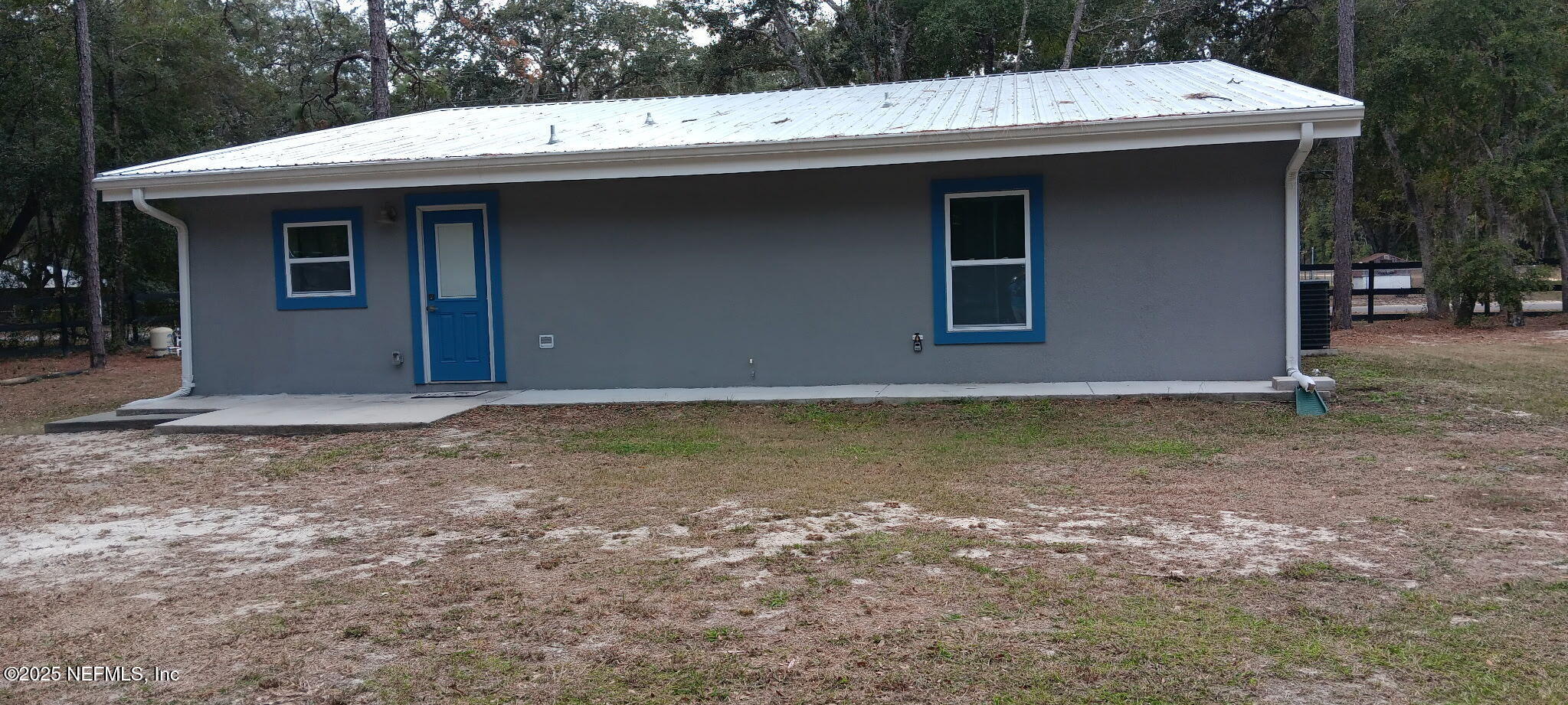 302 Azealea Avenue Interlachen, FL 32148 - Photo 38 of 38 a backyard of a house