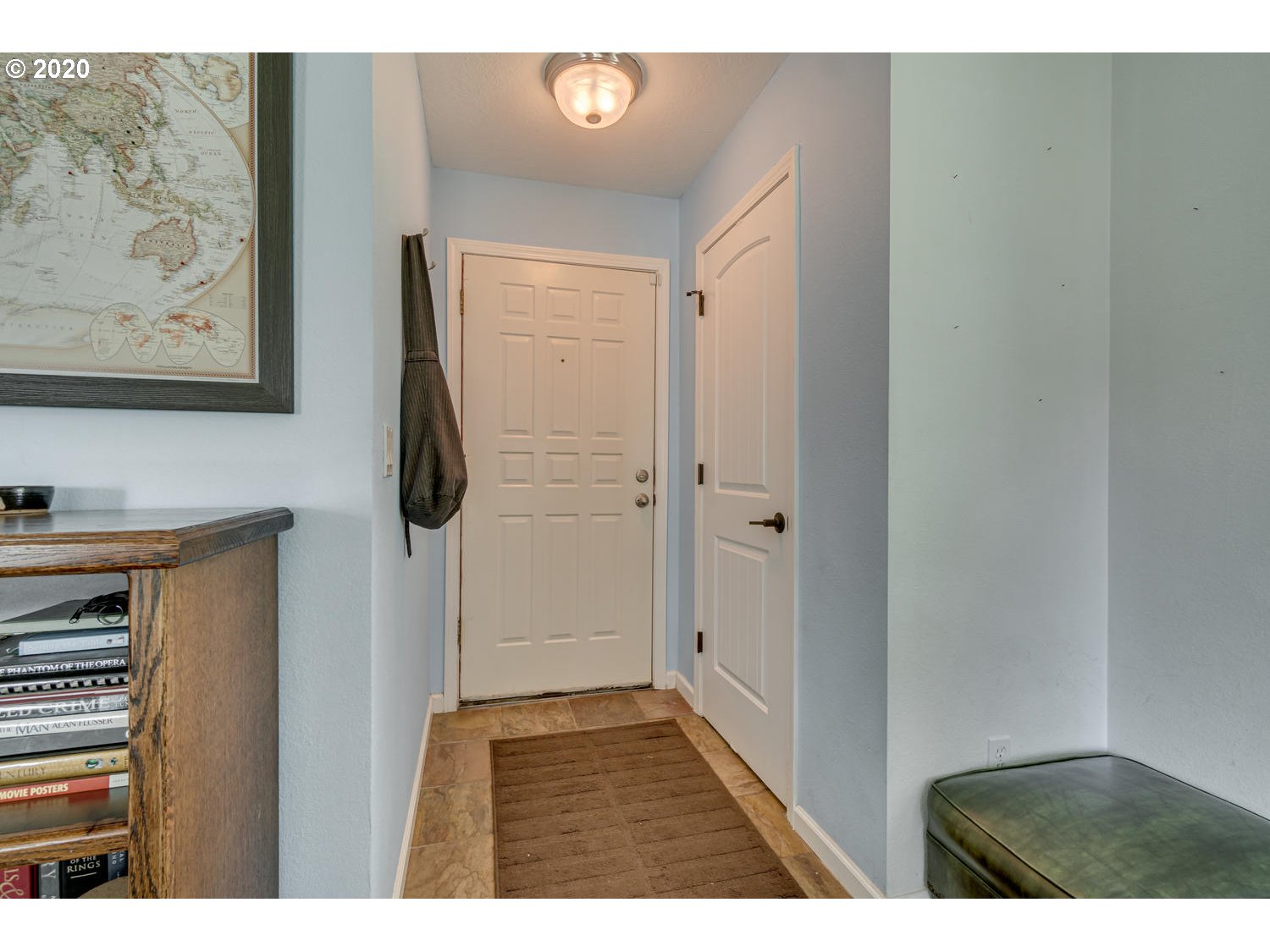 86 Kingsgate Road, Unit 101 Lake Oswego, OR 97035 - Photo 2 of 22 Gallery Image 2