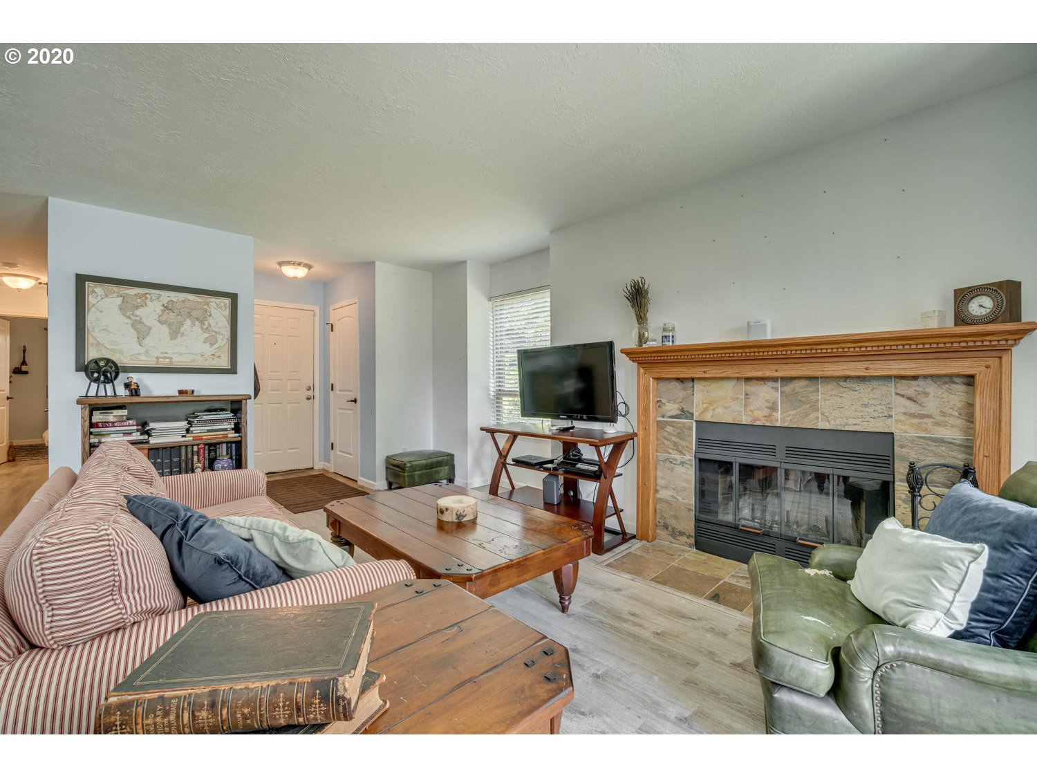 86 Kingsgate Road, Unit 101 Lake Oswego, OR 97035 - Photo 3 of 22 Gallery Image 3