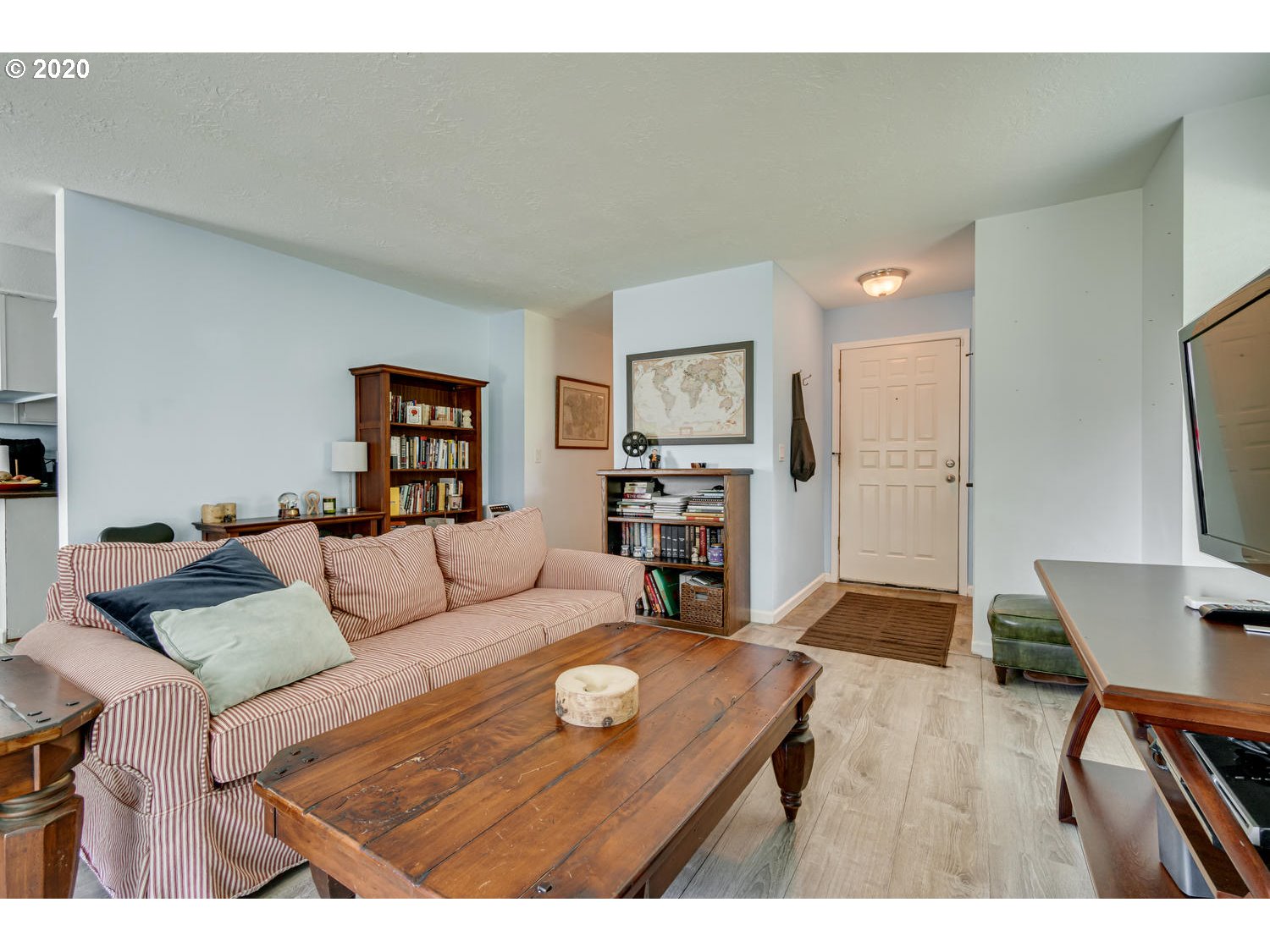 86 Kingsgate Road, Unit 101 Lake Oswego, OR 97035 - Photo 4 of 22 Gallery Image 4