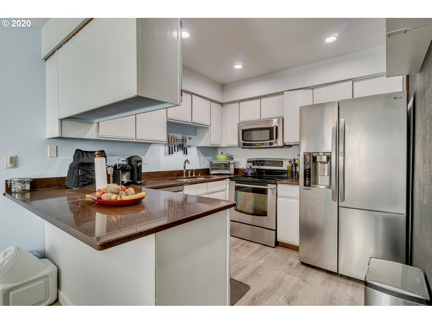 86 Kingsgate Road, Unit 101 Lake Oswego, OR 97035 - Photo 7 of 22 Gallery Image 7