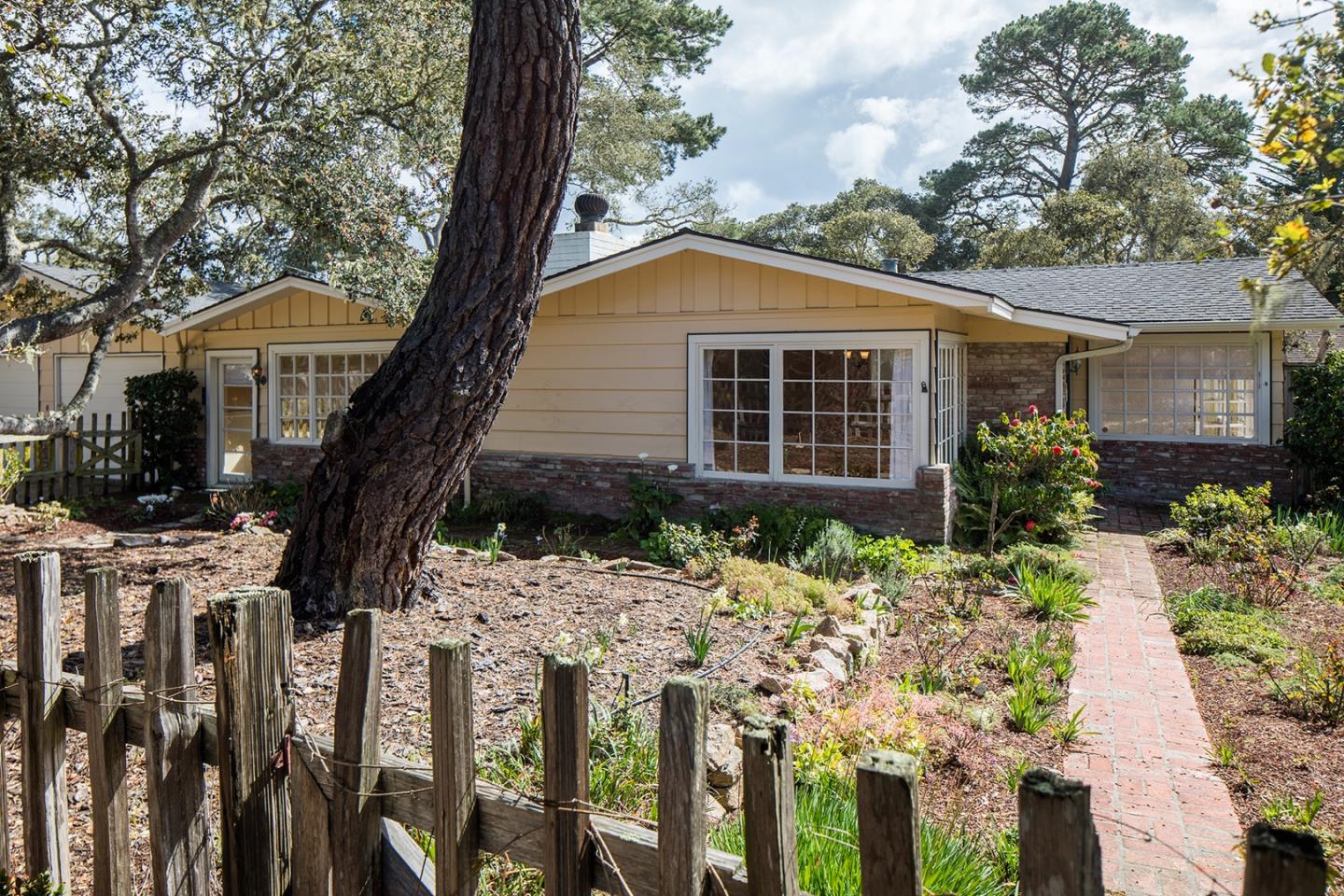 25057 Hatton Road Carmel, CA 93923 - Photo 2 of 16 Gallery Image 2