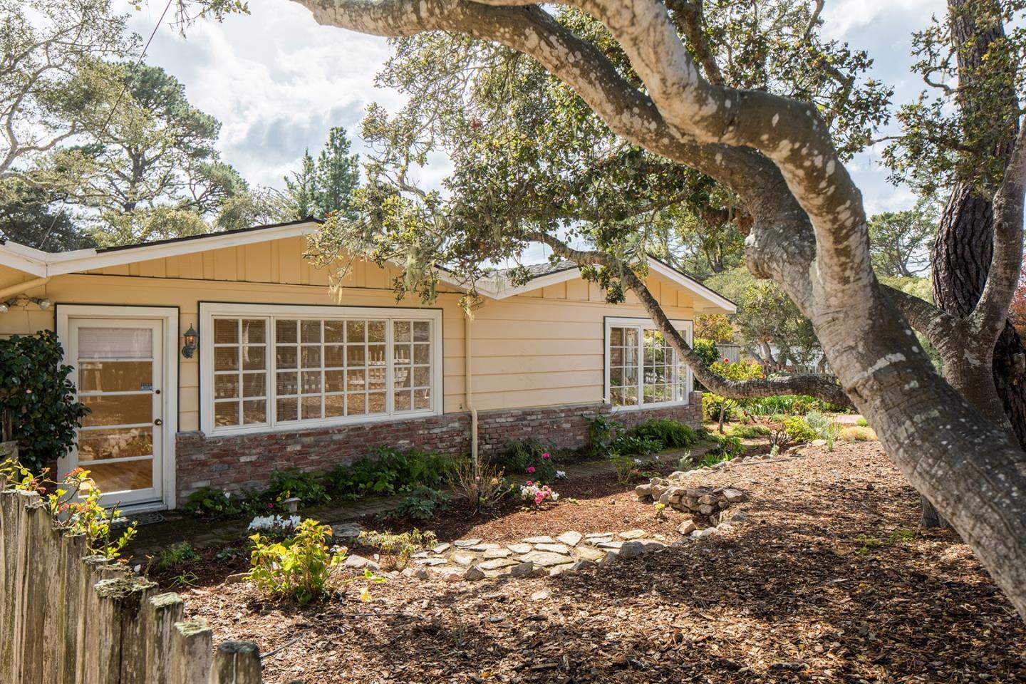 25057 Hatton Road Carmel, CA 93923 - Photo 3 of 16 Gallery Image 3