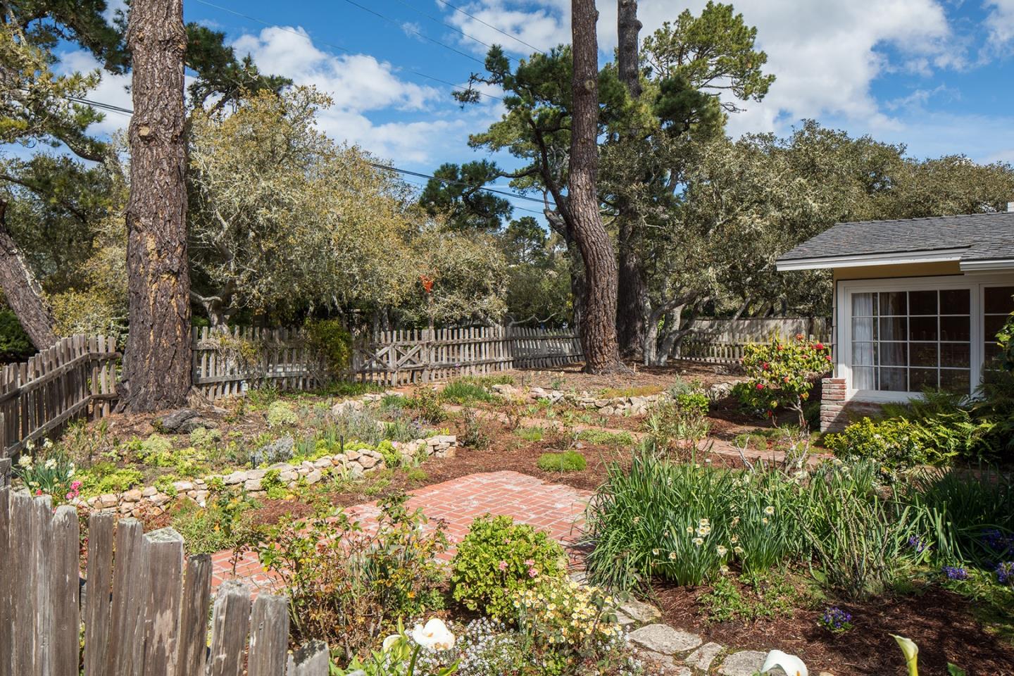 25057 Hatton Road Carmel, CA 93923 - Photo 4 of 16 Gallery Image 4