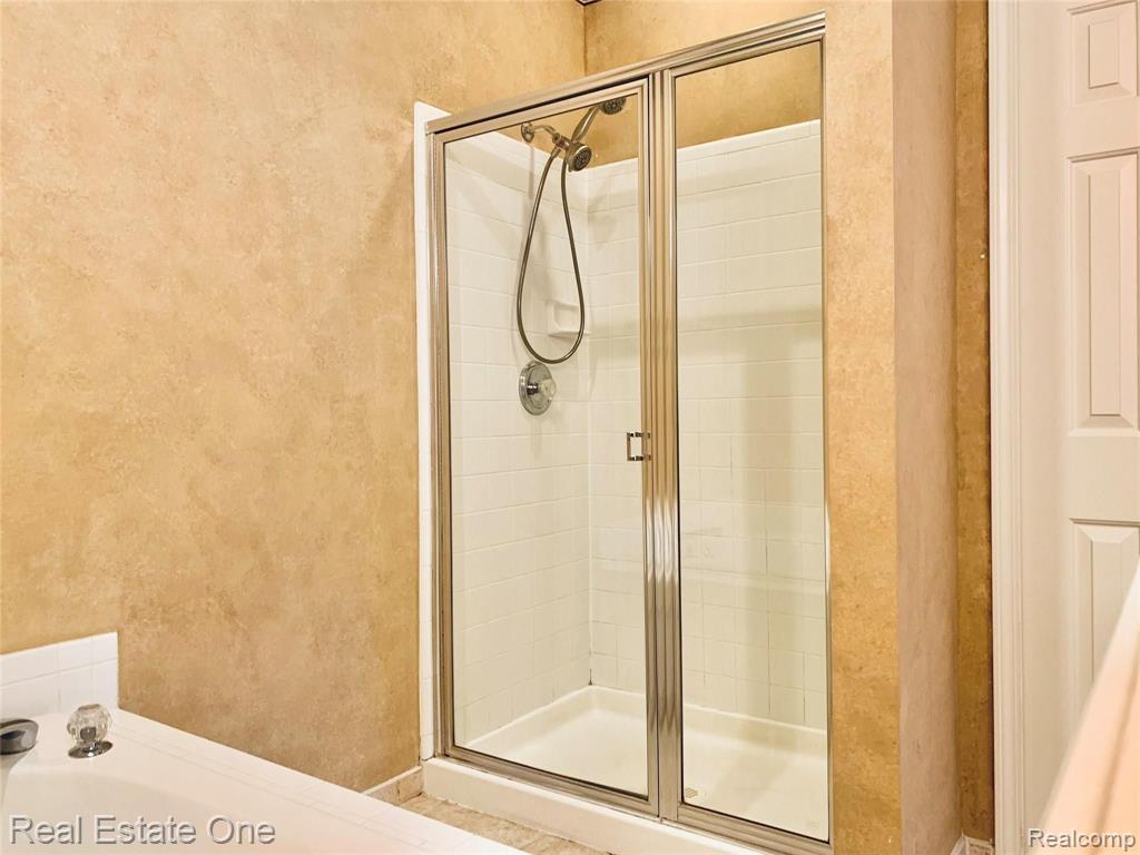 3841 Windingbrook Circle Rochester, MI 48309 - Photo 23 of 36