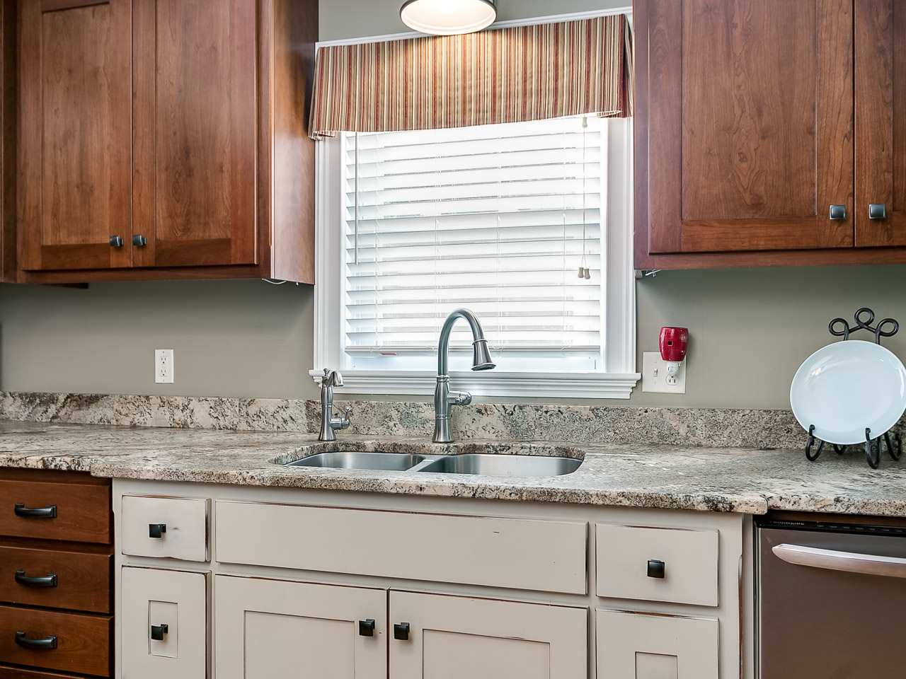 225 Blue Ridge Road Campobello, SC 29322 - Photo 11 of 36