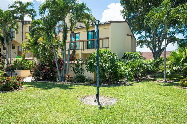 $375,000 | 4000 Del Rio Way, Fort Lauderdale, FL 33351