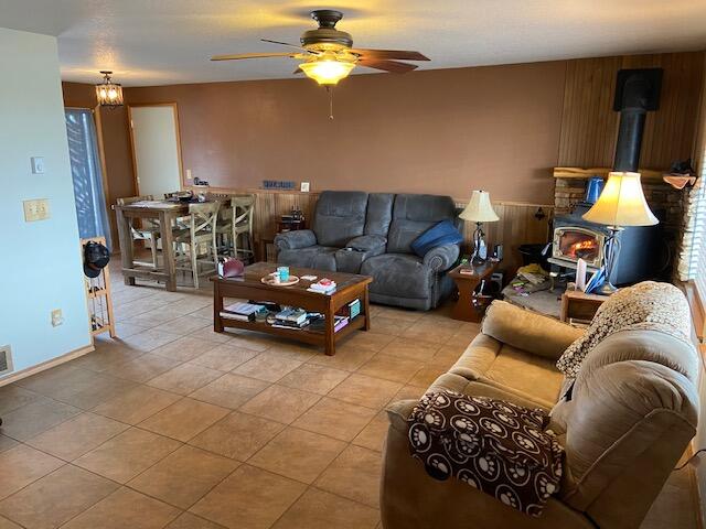 700 Southwest Bent Loop Powell Butte, OR 97753 - Photo 5 of 28 Living area