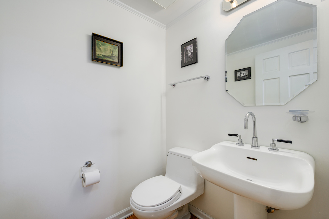 1319 North Sutton Place Chicago, IL 60610 - Photo 15 of 32