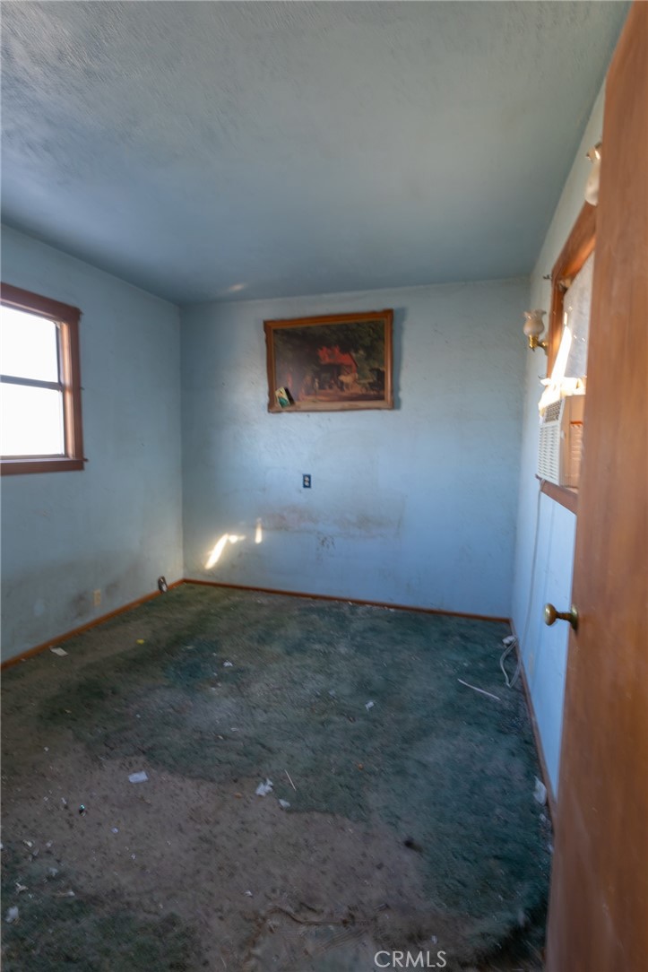 25640 Jasper Road Barstow, CA 92311 - Photo 18 of 48 a view of a small space