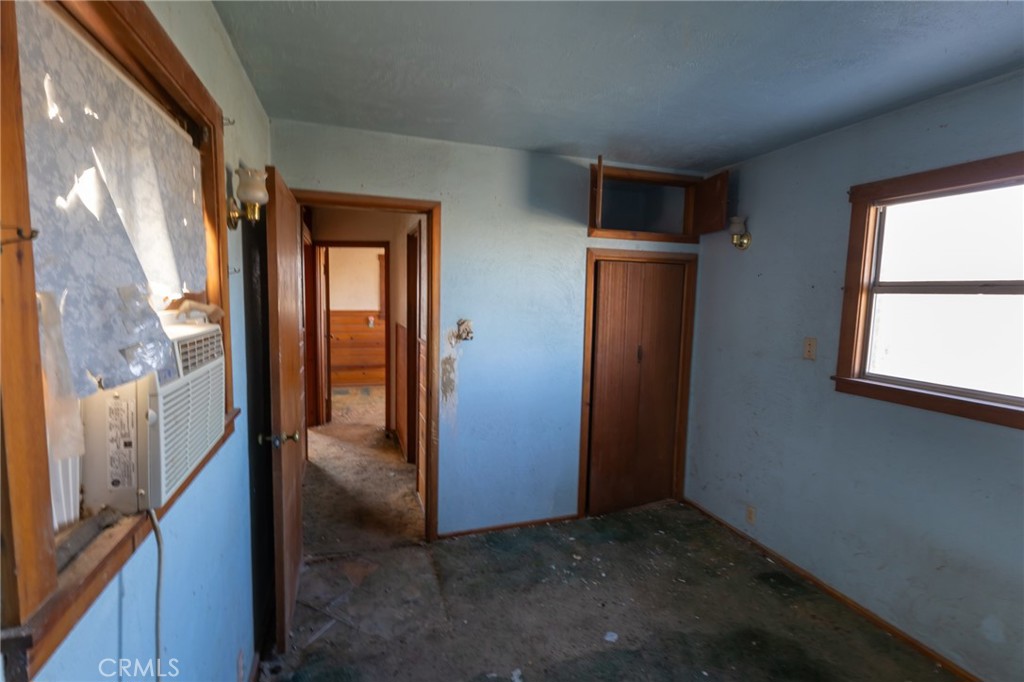 25640 Jasper Road Barstow, CA 92311 - Photo 19 of 48 a view of empty room with windows
