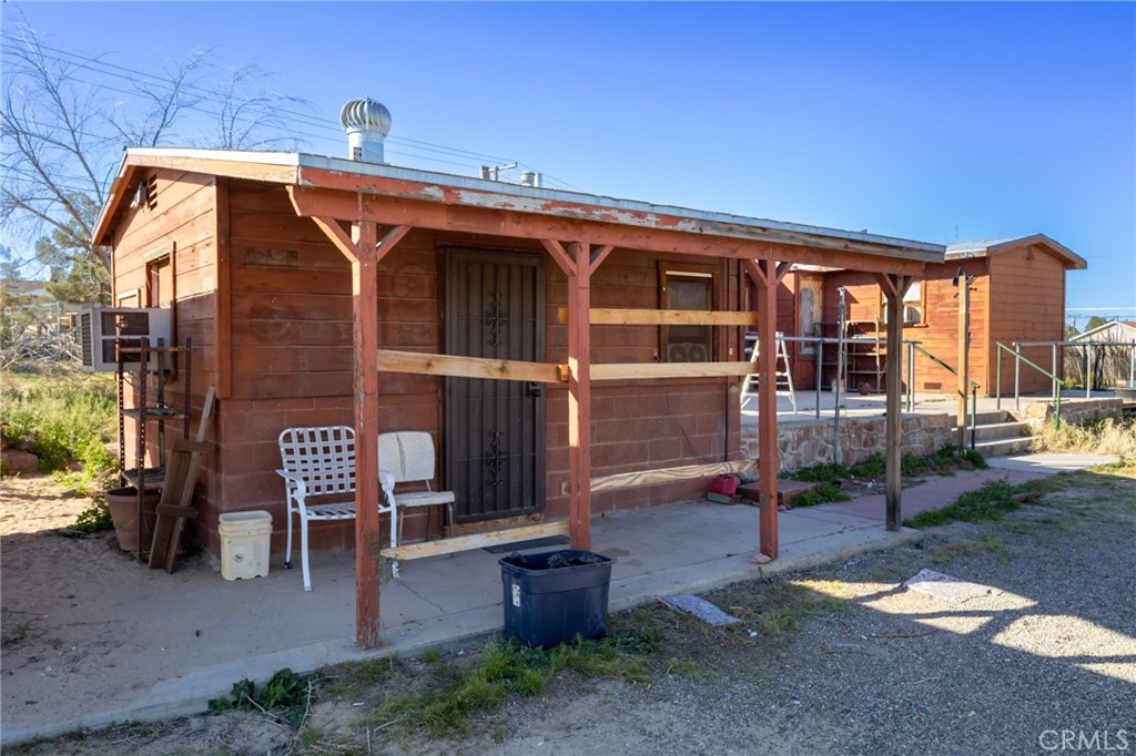 25640 Jasper Road Barstow, CA 92311 - Photo 22 of 48 a front view of a house with a yard