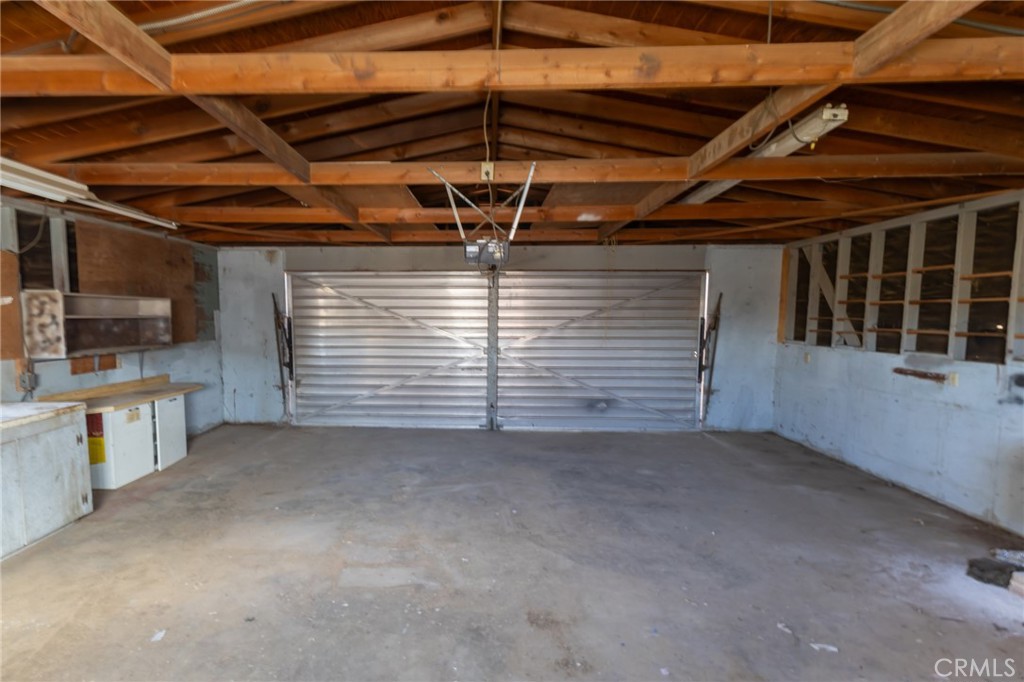 25640 Jasper Road Barstow, CA 92311 - Photo 31 of 48 a view of empty room with an empty space