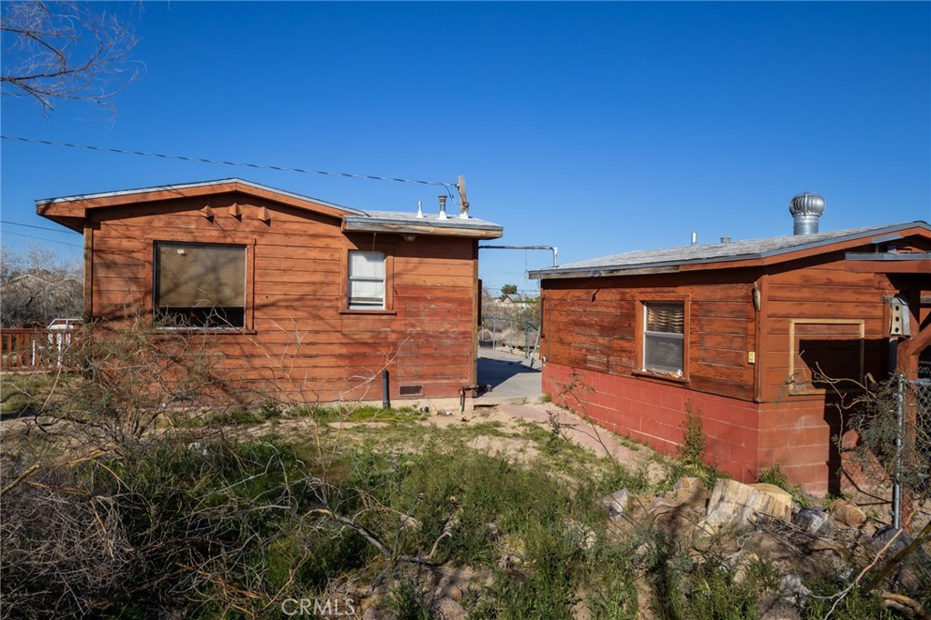 25640 Jasper Road Barstow, CA 92311 - Photo 6 of 48 a backyard of a house with seating space
