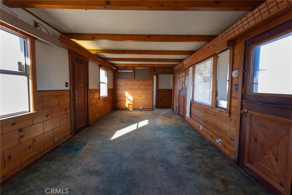 25640 Jasper Road Barstow, CA 92311 - Photo 8 of 48 a view of gallery with window