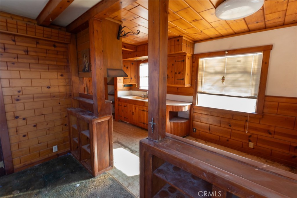 25640 Jasper Road Barstow, CA 92311 - Photo 10 of 48 a area with wooden floor and furniture