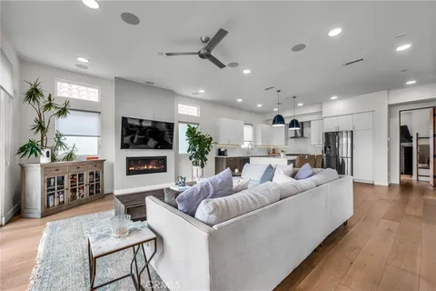 $2,195,000 | 130 South Prospect Avenue, Unit A, Redondo Beach, CA 90277