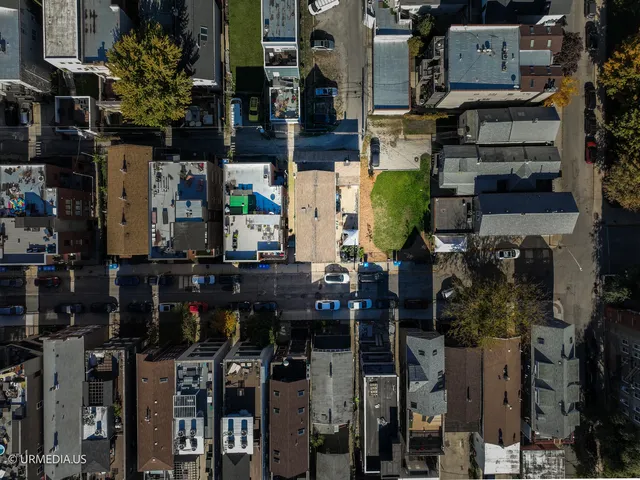 $795,000 | 1514 West Fry Street, Chicago, IL 60642