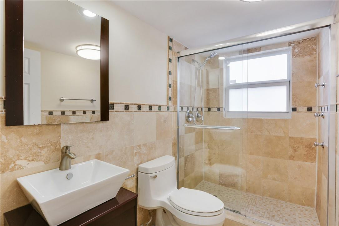 2900 North Course Drive, Unit 810 Pompano Beach, FL 33069 - Photo 12 of 21 Guest bathroom