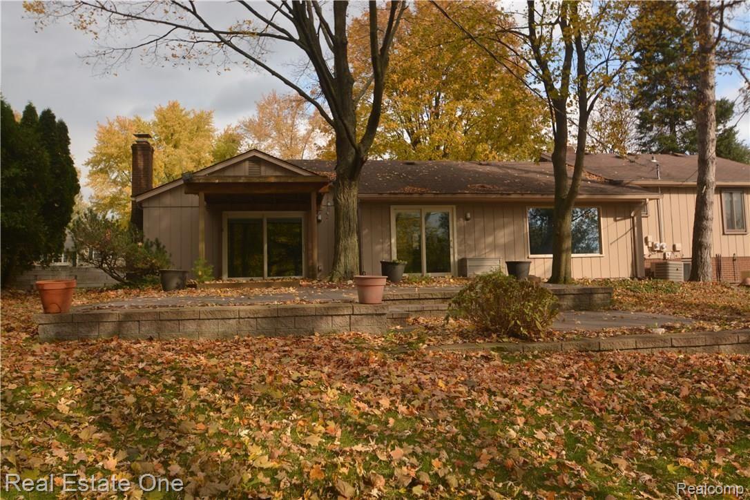 686 Lake Forest Road Rochester, MI 48309 - Photo 2 of 24 DSC_4133.JPG