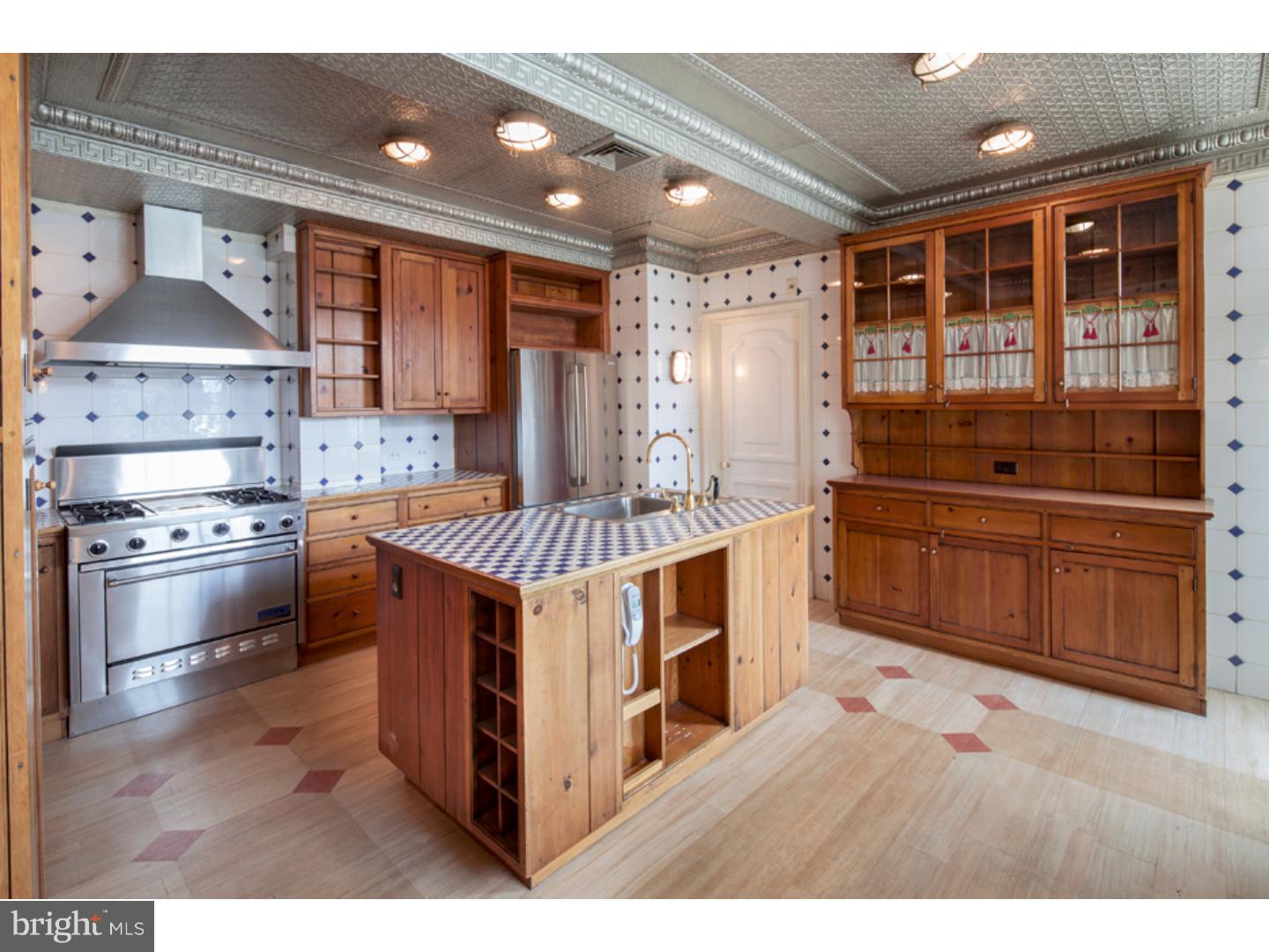 1900 Rittenhouse Square, Unit 5A Philadelphia, PA 19103 - Photo 10 of 15 Kitchen
