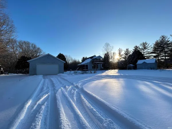 $300,000 | 9511 Lost Bridge Road West, Andrews, IN 46702