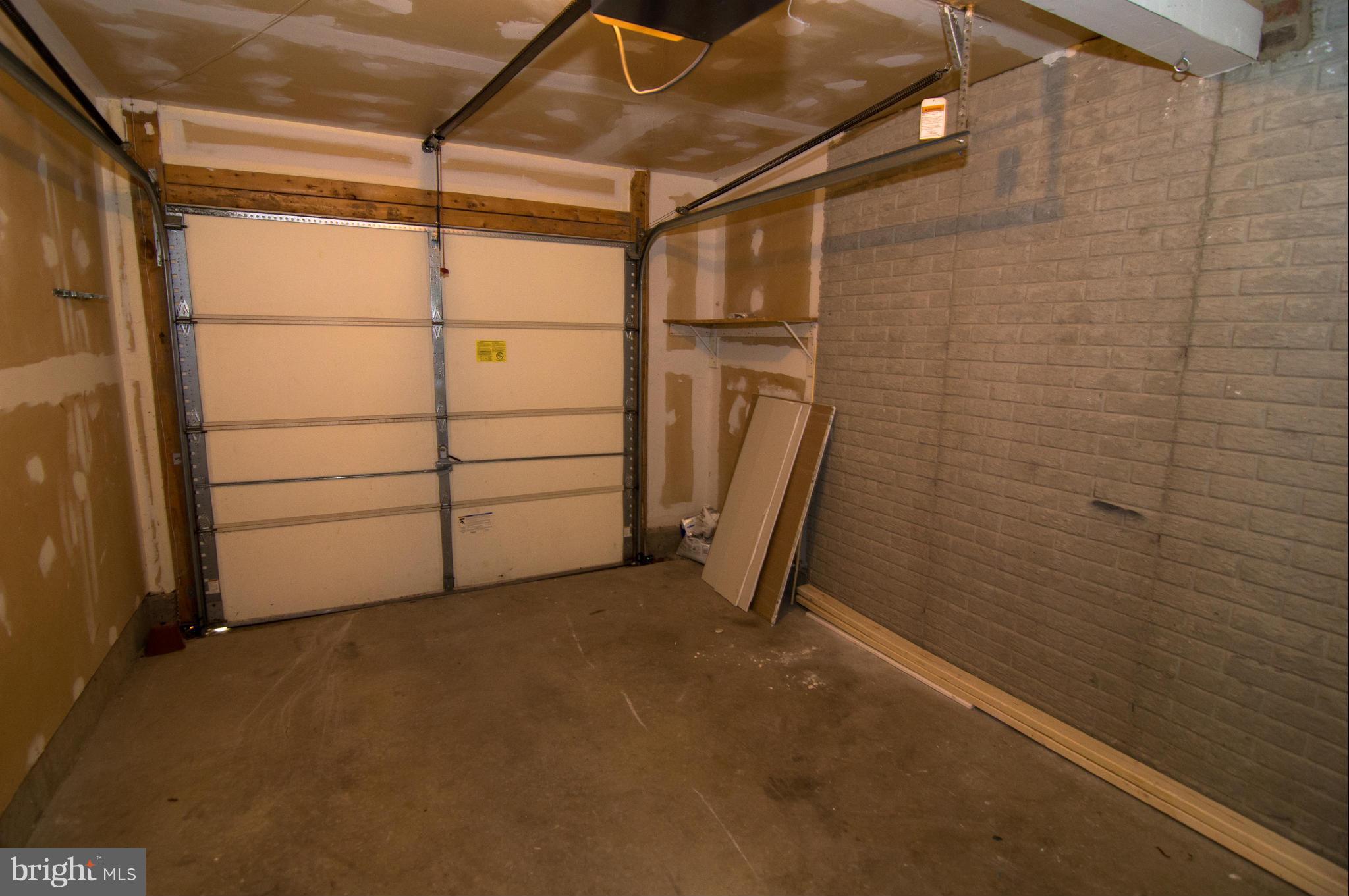 43004 Center Street Chantilly, VA 20152 - Photo 28 of 30 Garage