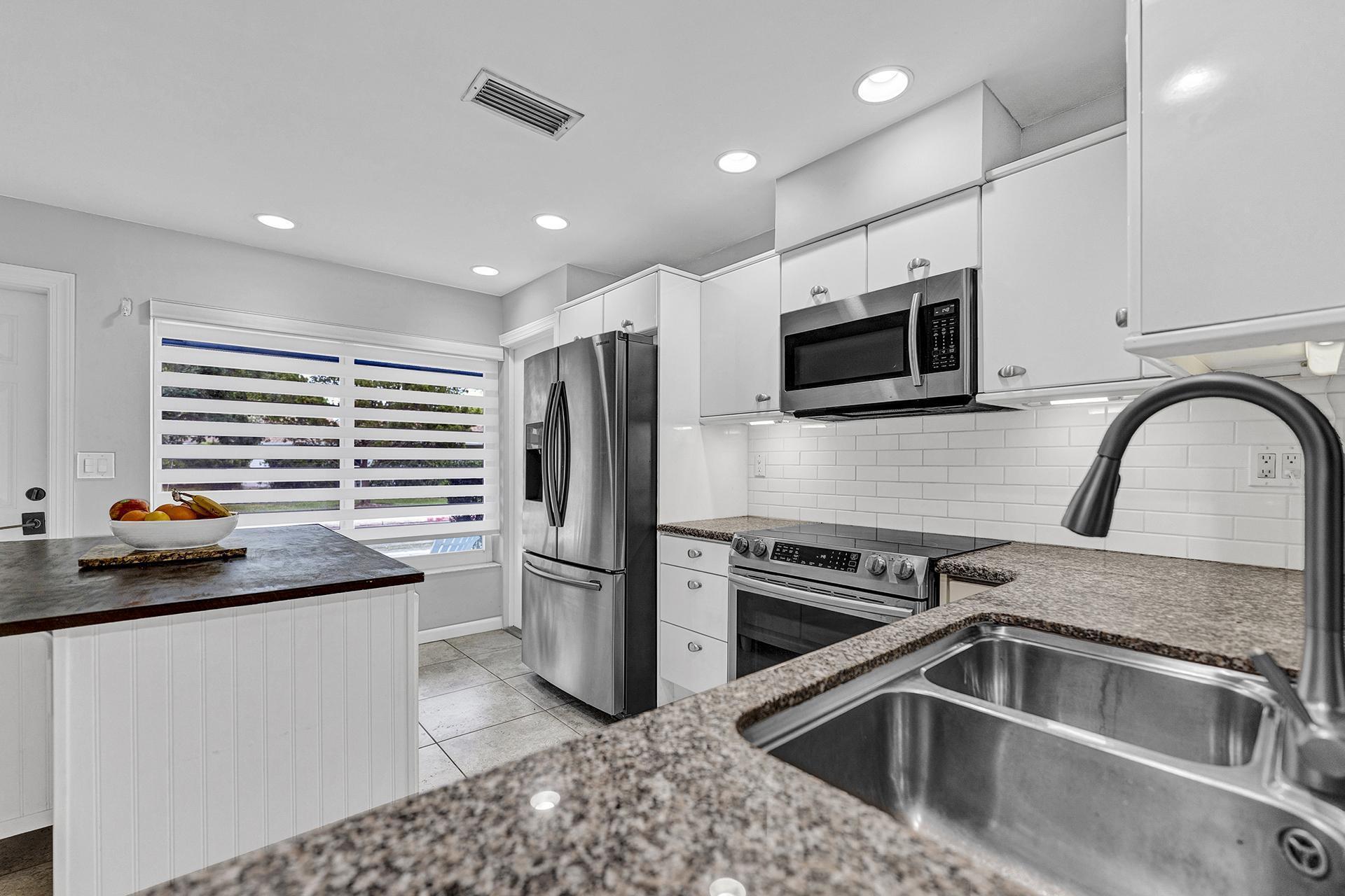 301 Del Rio Boulevard Boca Raton, FL 33432 - Photo 3 of 37 spacious open kitchen