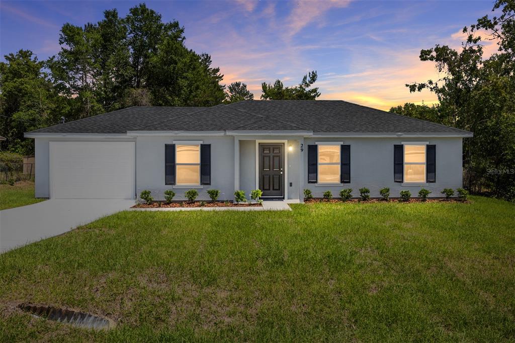 29 Olive Cir Loop Ocala, FL 34472 - Photo 1 of 49 a front view of house with yard and green space