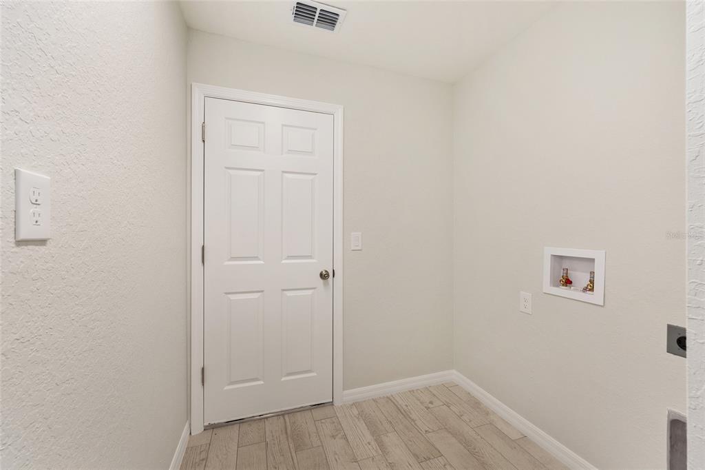 29 Olive Cir Loop Ocala, FL 34472 - Photo 31 of 49 a view of an empty room