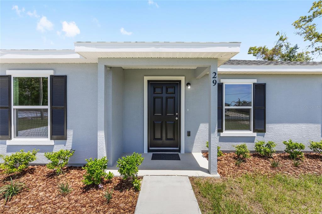 29 Olive Cir Loop Ocala, FL 34472 - Photo 6 of 49 front view of a house