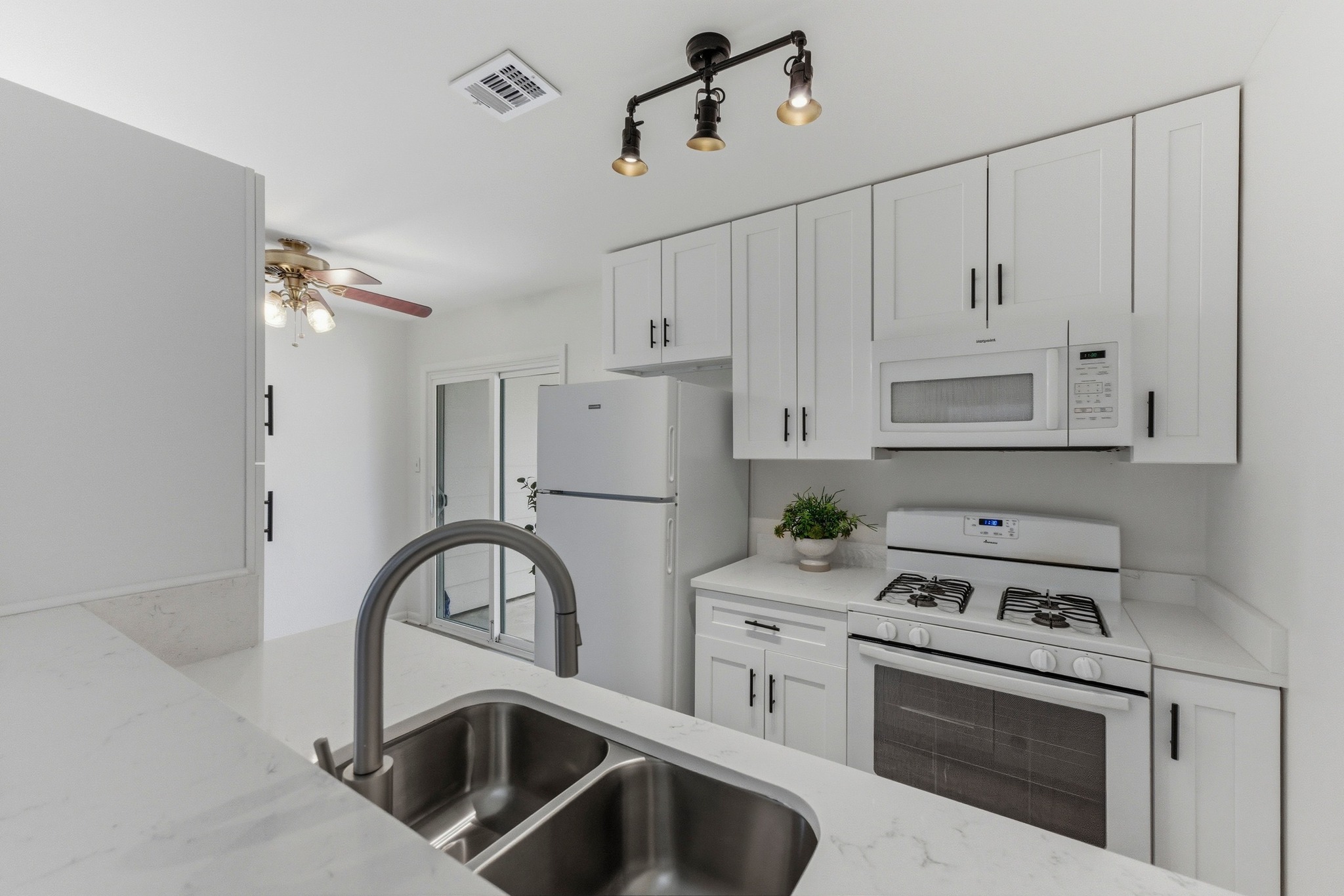 2711 St Edwards Circle Austin, TX 78704 - Photo 4 of 40 Gas cooking, generous counter space, and ample storage make this kitchen a pleasure for everyday living.